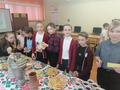 Масленица идет, блин да мёд несет