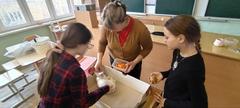 Учащиеся  гимназии  на интерактивной выставке "Мир животных"